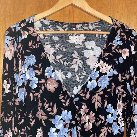 •AMERICAN EAGLE•FLORAL EXAGGERATED RUFFLE LONG SLEEVE DEEP V SMOCKED TOP LARGE - Picture 5 of 11